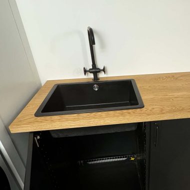 Zwart keukenblok - Binnenbouw - Interieurbouw - Sanitair 14